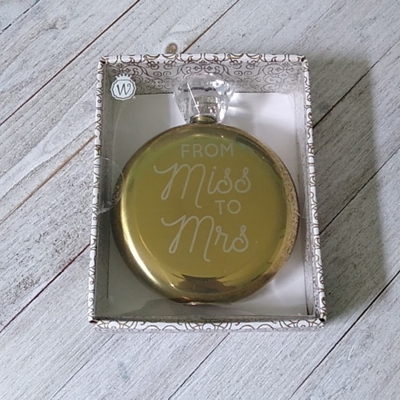 NIB Wild Eye Designs Round Hip Flask - From Miss to Mrs - Picture 5 of 9